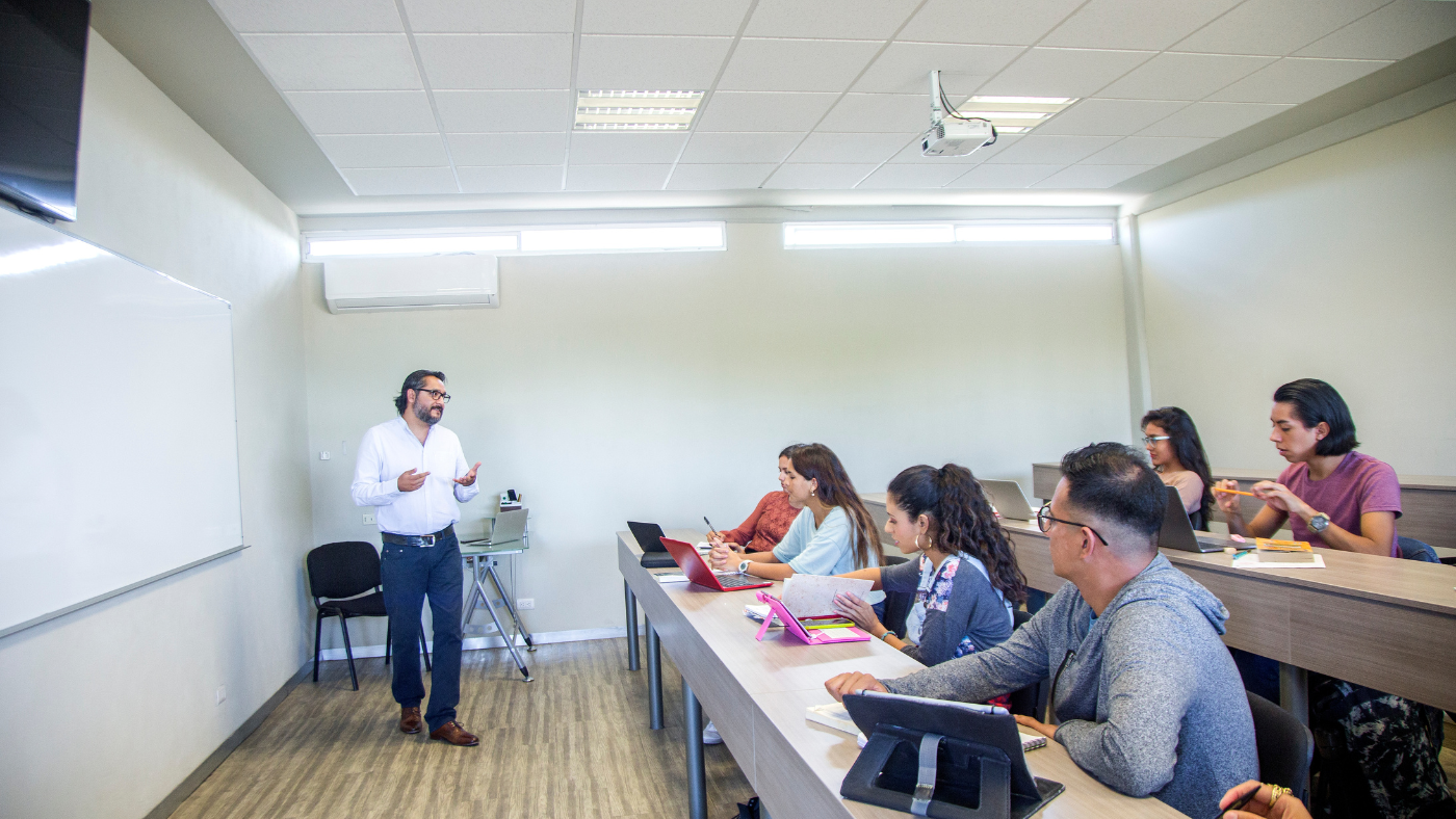 Importancia de la gestión de calidad en los procesos educativos: compromiso de excelencia en Fundación Aptiva